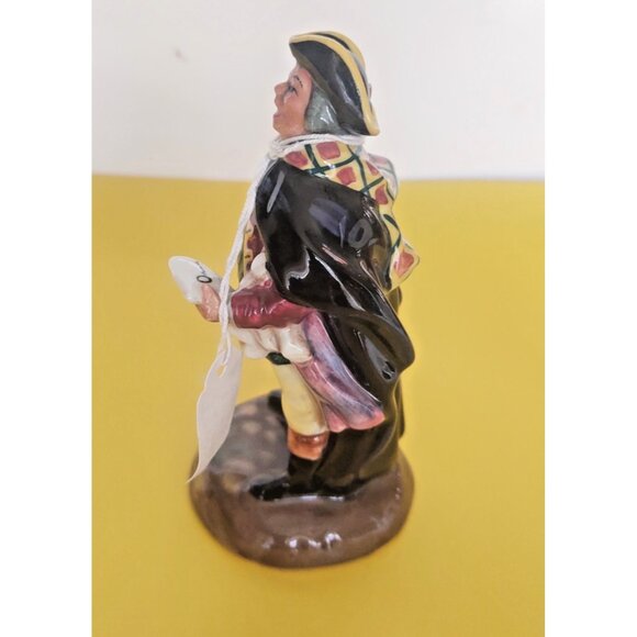 Rare & Vintage Royal Doulton Figurine "Town Crier" HN3261 1952 4" tall - Picture 6 of 13